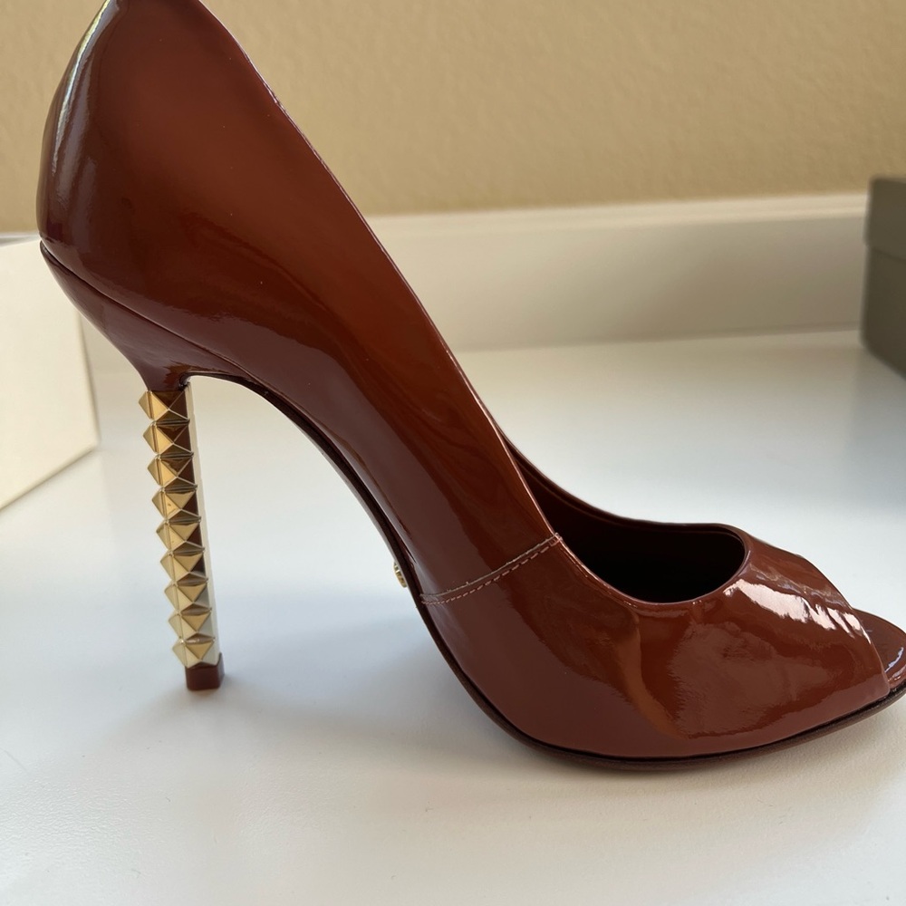 NWB Schutz Terracotta Patent Leather Pump “Darlenah”- Gorgeous Gold Heel- 8B